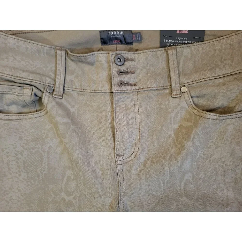 Torrid Super Soft High Rise Neutral Snakeprint Jeggings, 16R, NWT - Picture 3 of 5